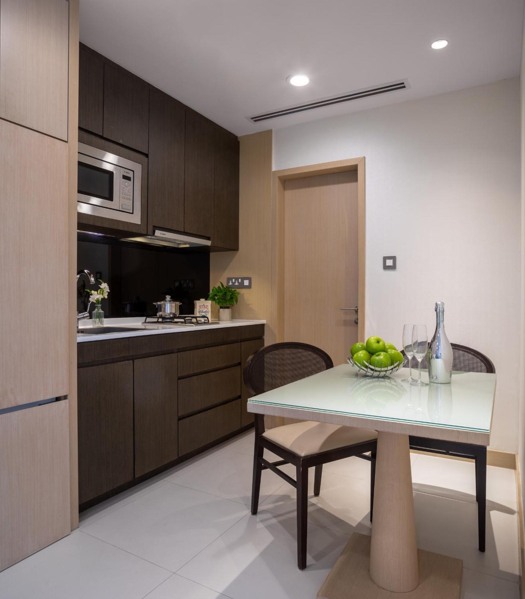 Deluxe One-Bedroom Apartment